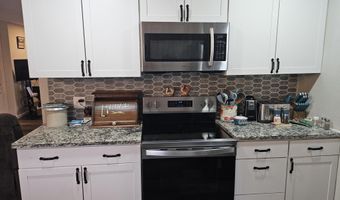 1705 Lakeview Dr, Ava, MO 65608