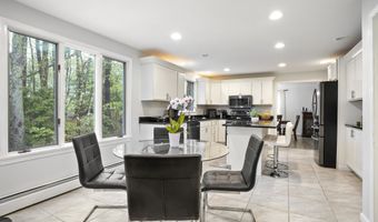15 Roosevelt Dr, Bedford, NH 03110