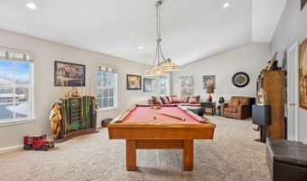 1950 Broadsmore Dr, Algonquin, IL 60102