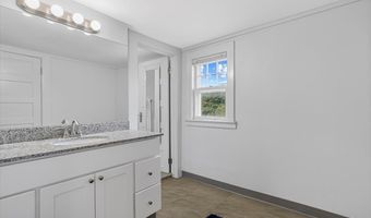 190 Maple St, Branford, CT 06405