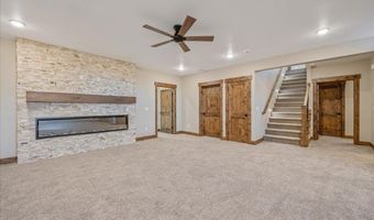 18 RAINBOW VALLEY LODGE Rd, Centennial, WY 82055