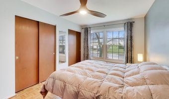 2819 N Kennicott Ave, Arlington Heights, IL 60004