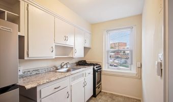 2040 N VERMONT St 105, Arlington, VA 22207