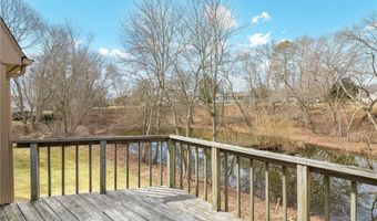 32 Tanglewood Trl, Narragansett, RI 02882