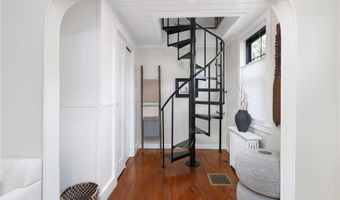 29 Bacheller St, Newport, RI 02840