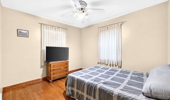 3 Solar Dr, Ambridge, PA 15003