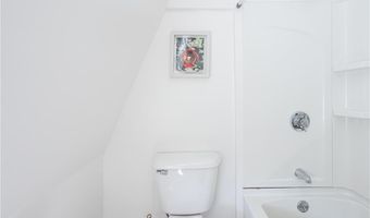 6 Pond Ave, Newport, RI 02840