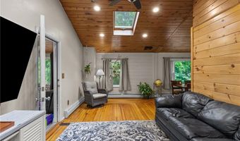 16 Spectacle Ave, Warwick, RI 02888
