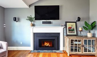12 Grassy Plain Rd, Barrington, RI 02806