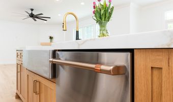 81 Nelson Dr, Burlington, CT 06013