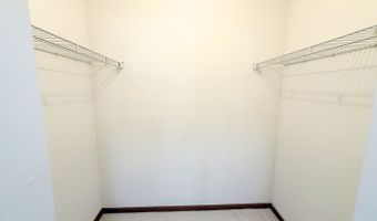 1111 Saint Andrews Ct, Algonquin, IL 60102
