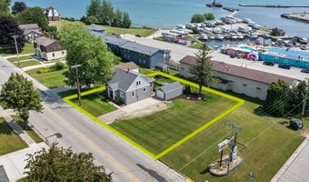 84 E North Water St, Algoma, WI 54201