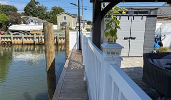 3 Desoto Rd, Amity Harbor, NY 11701