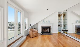 433 Thames St E, Newport, RI 02840