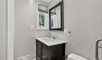 10228 HATHERLEIGH Dr, Bethesda, MD 20814