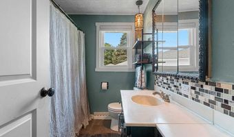 2207 S GREENVIEW St, Appleton, WI 54915