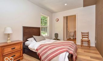 835 N Woodland Cir, Bloomfield, IN 47424