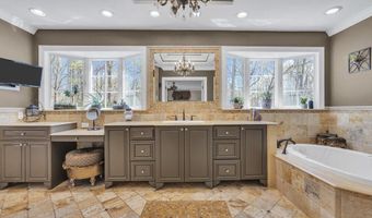 14 Bunker Hill Dr, Middletown, NJ 07748
