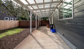 1057 4th St SE, Bandon, OR 97411