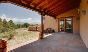 135 Los Rios Rd, Arroyo Hondo, NM 87513