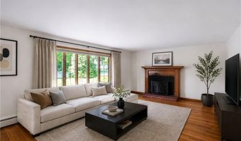 105 Fairfield Dr, North Kingstown, RI 02852