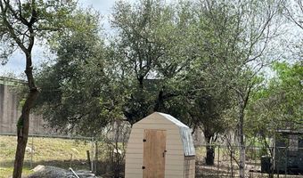 724 W Front St, Alice, TX 78332