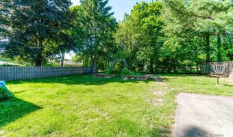 489 1st St, Antioch, IL 60002