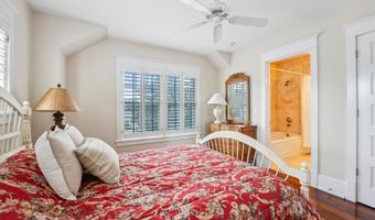 73 E 25th St, Avalon, NJ 08202