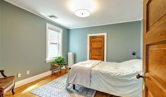 15 Wollaston St, Cranston, RI 02910