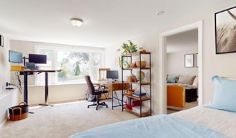 5 Crawford Dr, Bath, ME 04530