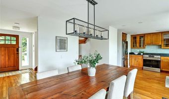 4 Buckingham St, Barrington, RI 02806