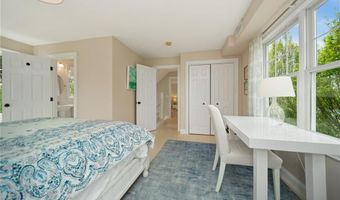 9 Casey Ct, Newport, RI 02840