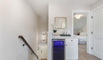 22 Castle St 3, East Greenwich, RI 02818