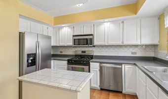 782 Highview Ct C, Antioch, IL 60002