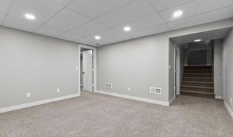 929 E NORTHWOOD Dr, Appleton, WI 54911