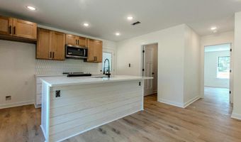 430 Main St, Bauxite, AR 72011
