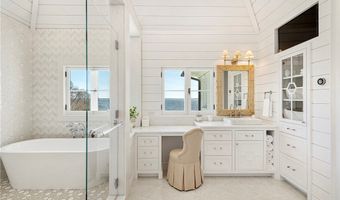 85 Nayatt Rd, Barrington, RI 02806