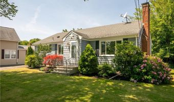 61 Richmond St, Bristol, RI 02809