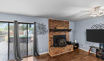 1304 S Adams Ave, Aurora, MO 65605