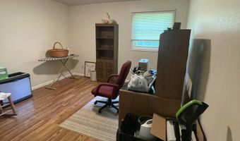 2105 Oakridge Dr, Ava, MO 65608