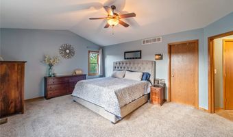 410 Oakwood Ct, Altoona, IA 50009