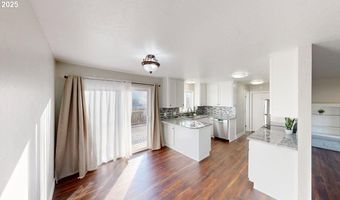 425 MEMORY Ln, Brookings, OR 97415