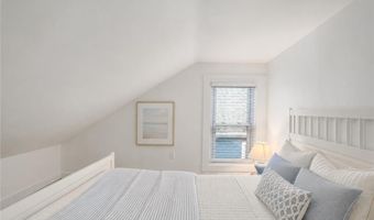 23 Holland St 2, Newport, RI 02840