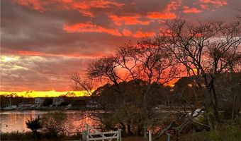 439 Wandsworth St, Narragansett, RI 02882