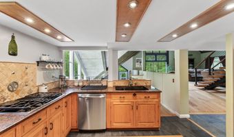 27 Whippoorwill Ln, Bethany, CT 06524