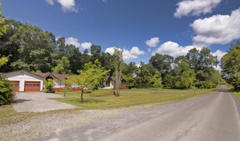 213 Patterson Creek Dr, Alderson, WV 24910