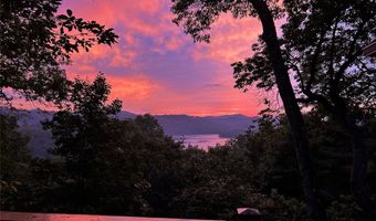 471 Rivard Rd, Glenville, NC 28736