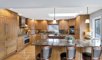 1415 W Hawthorne St, Arlington Heights, IL 60005