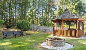 8 Brookdale Cir, Billerica, MA 01821
