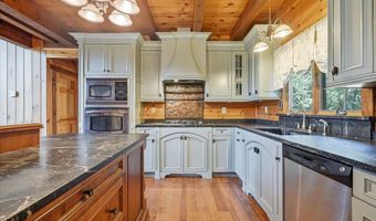 14 E Point Rd, Albrightsville, PA 18210